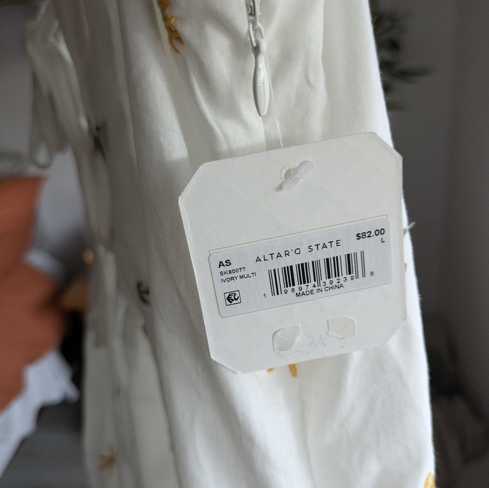 NWT Altar'd State Evie Floral Embroidered Romper - Picture 7 of 8